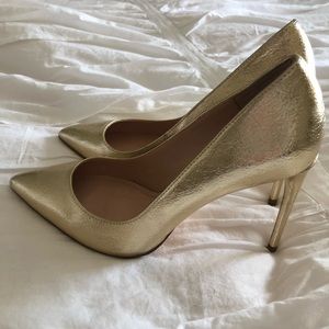 Worn one time indoors. Size 40 Zara gold speckled heel. 4” heel height